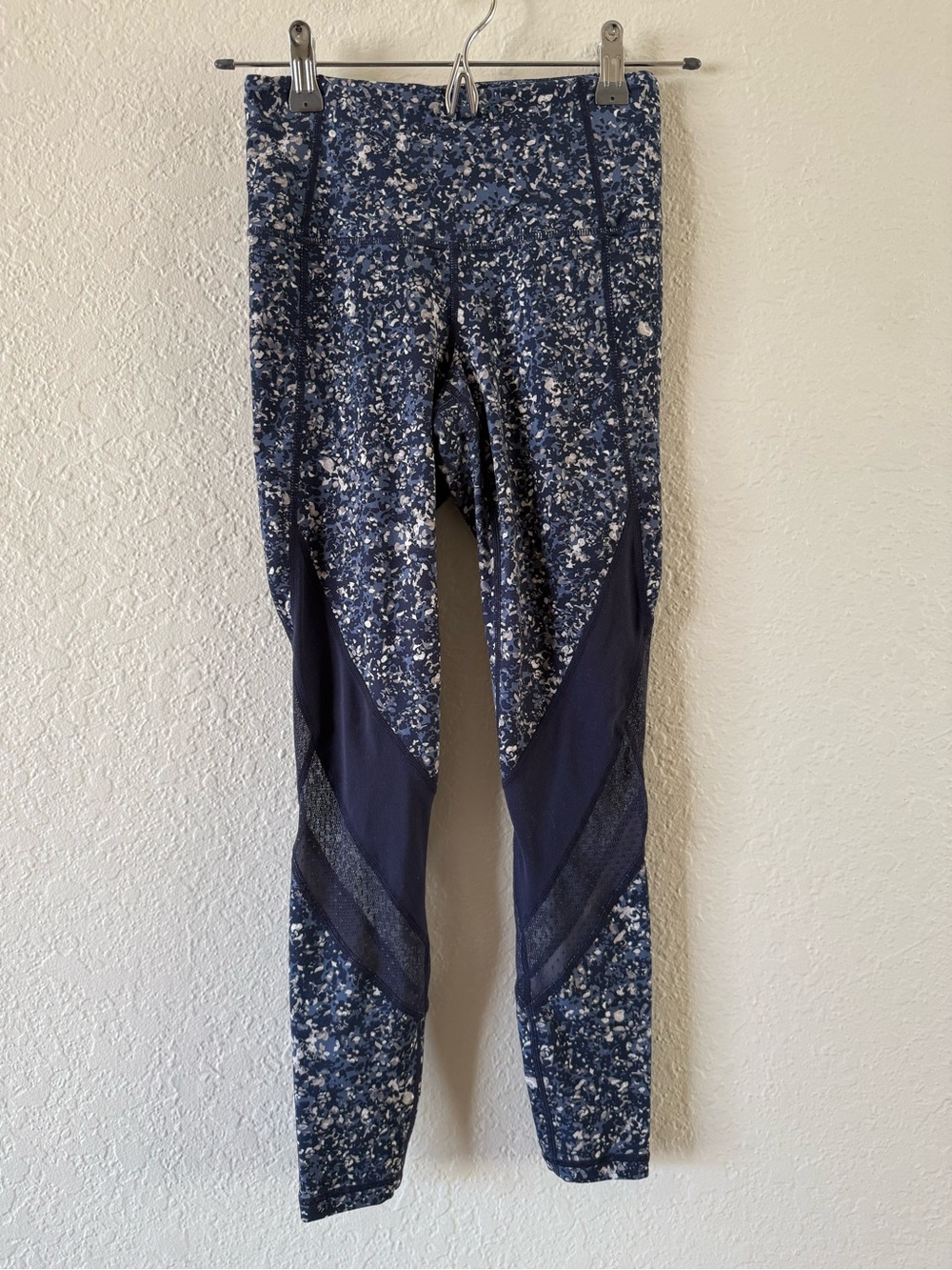 Athleta Salutation 7/8 Leggings Blue Sandstone Size XXS Mesh Inserts Excellent